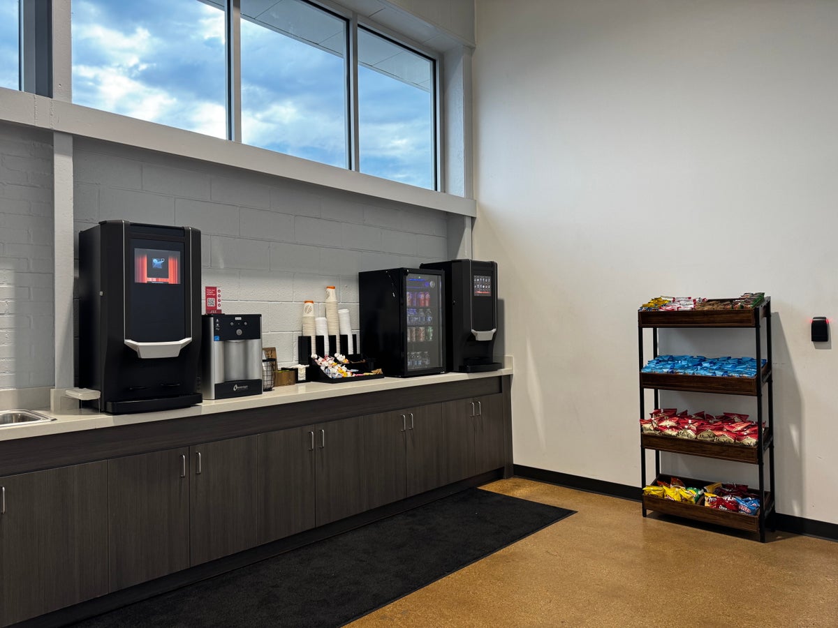 JSX lounge DAL snacks coffee