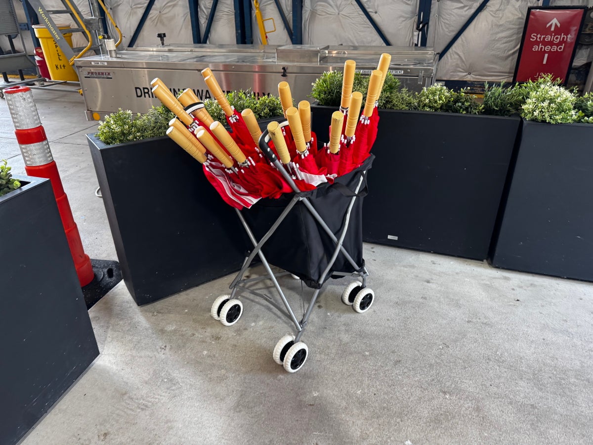 JSX lounge DAL umbrellas