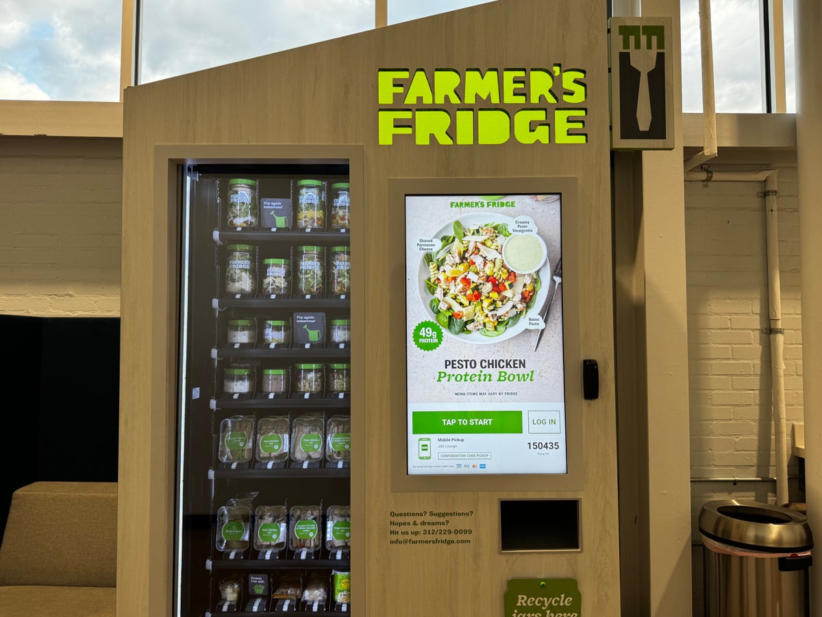 JSX lounge DAL vending machine