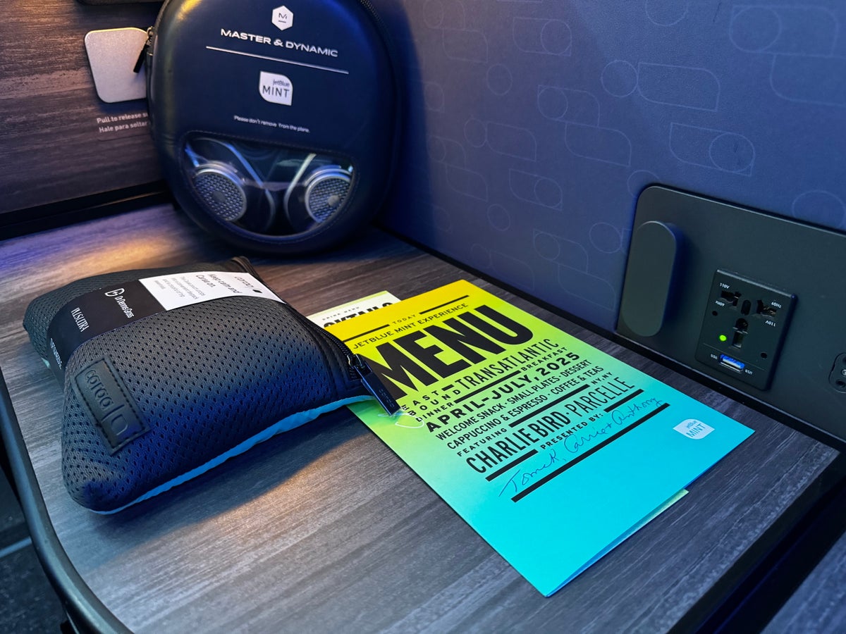 JetBlue Mint A321XLR BOS MAD seat table