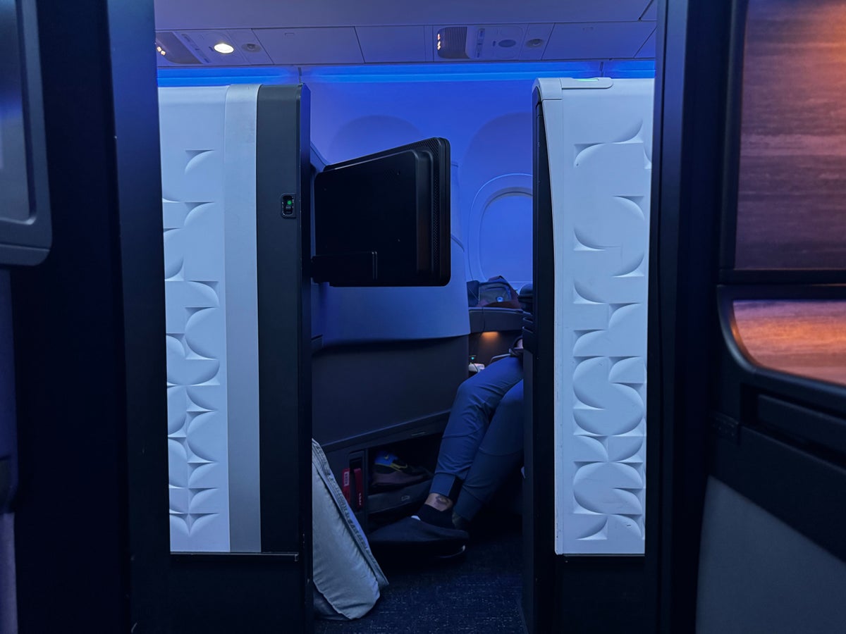 JetBlue Mint A321XLR BOS MAD view through suite door