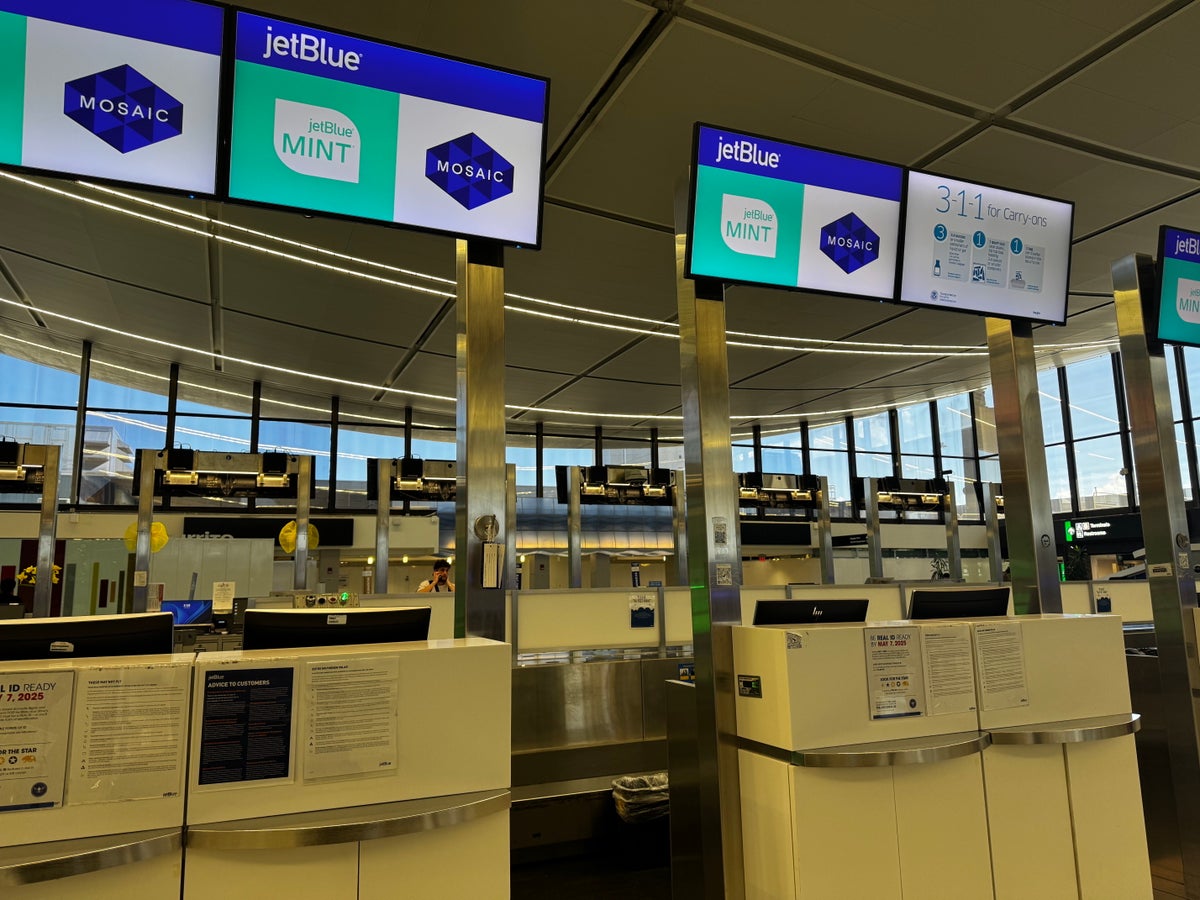 JetBlue Mint check in desk BOS