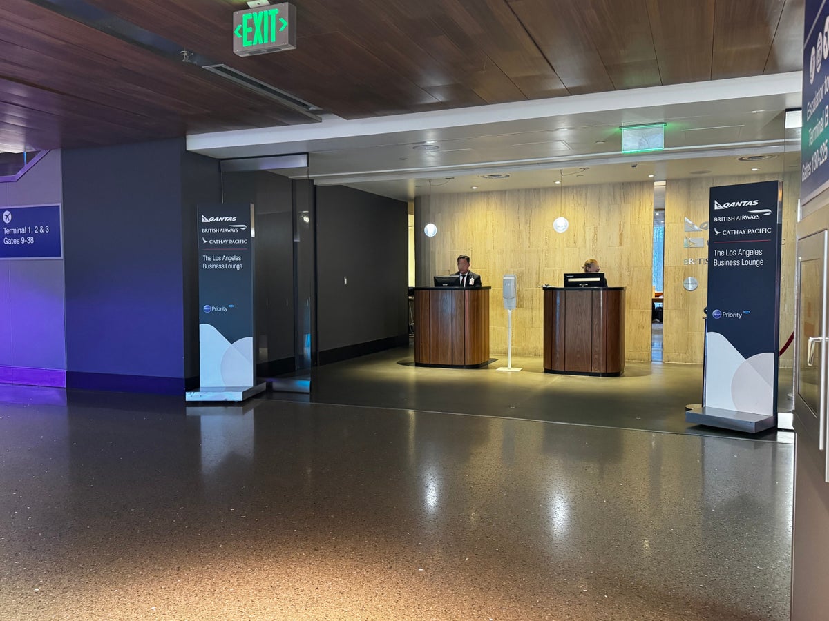 Oneworld Lounge LAX entrance blurred