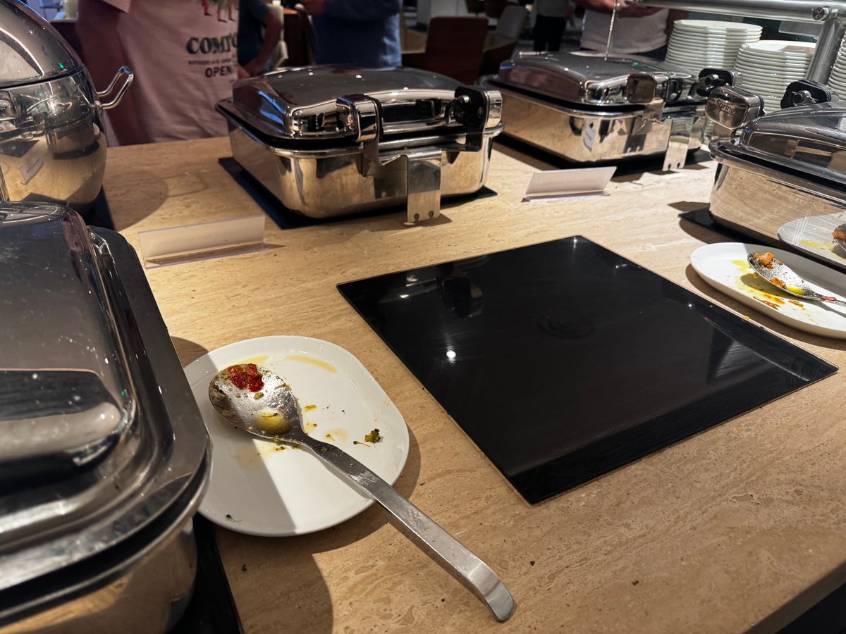 Oneworld Lounge LAX hot plates