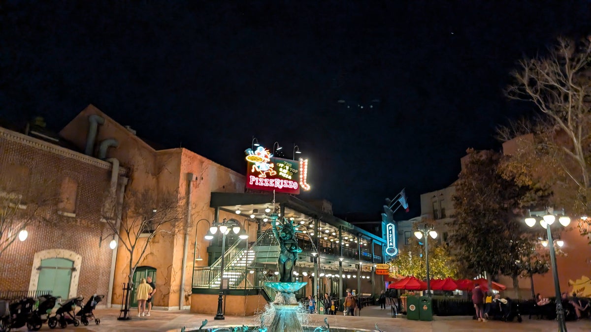 PizzeRizzo in Muppets Courtyard at Hollywood Studios night