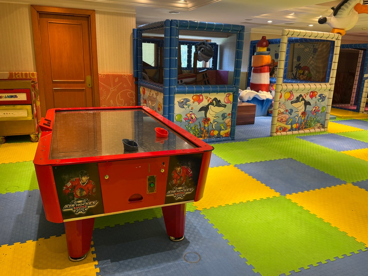 Ritz Carlton Istanbul Ritz Kids air hockey