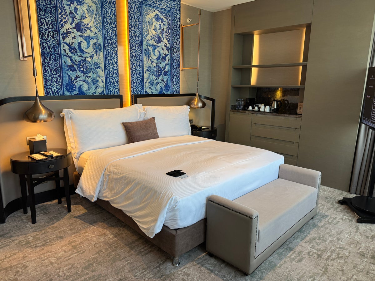 Ritz Carlton Istanbul room bed