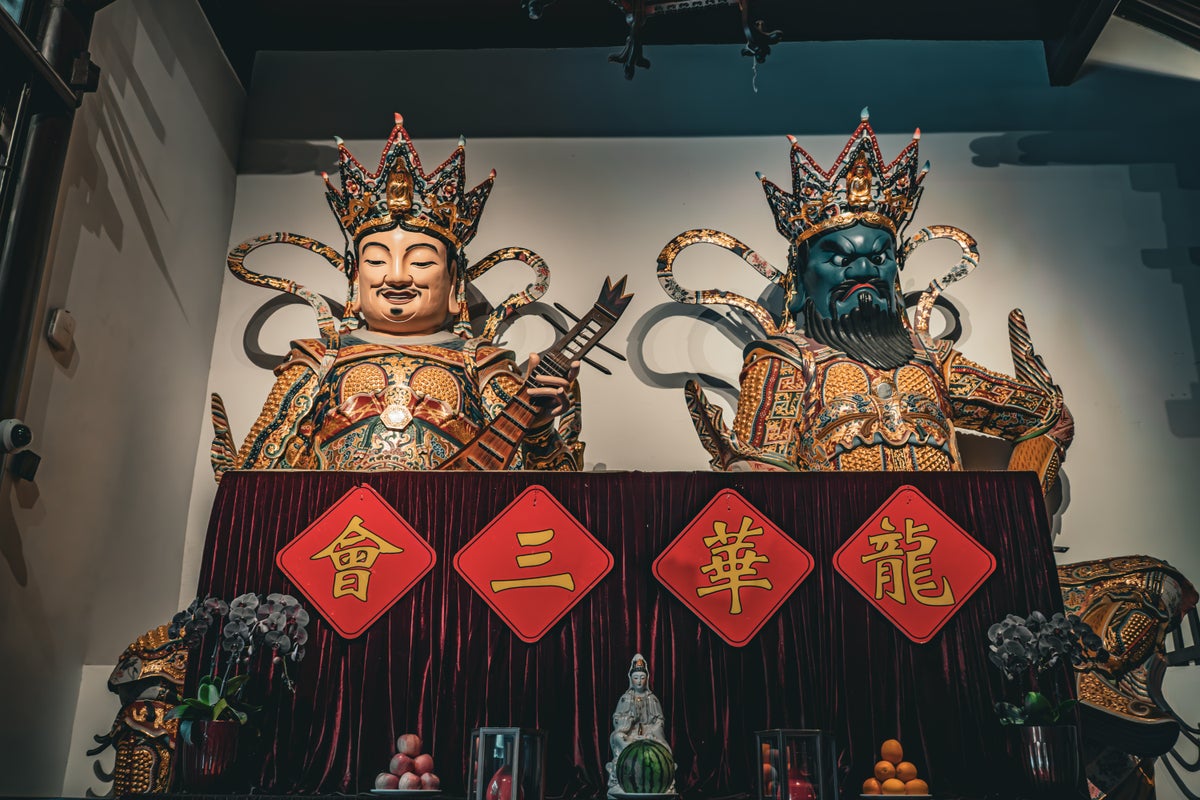 Shanghai Longhua Temple statues