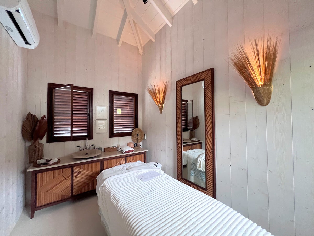Spa treatment room at Hotel Manapany