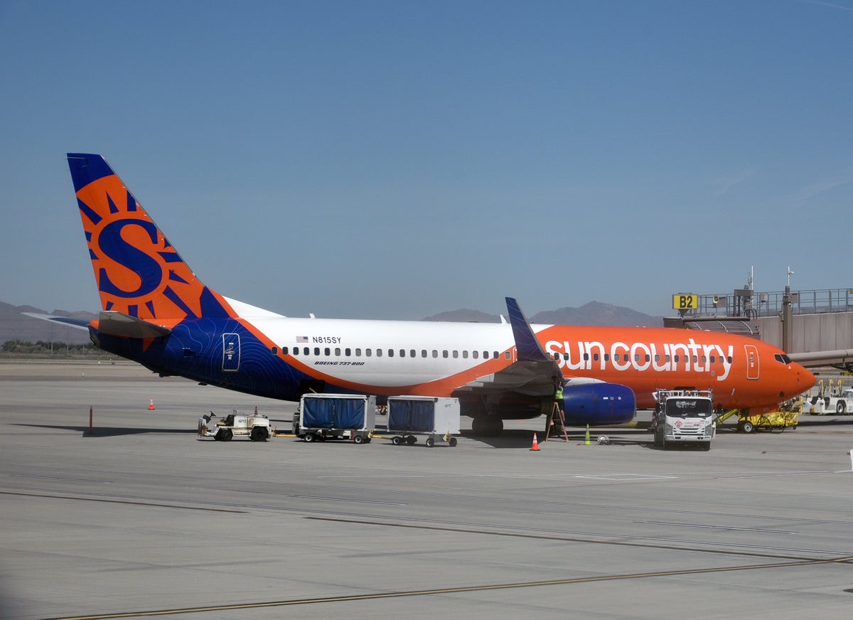 Sun Country B737 800 docked being refueled SLC Sun Country B737 800 docked being refueled SLC
