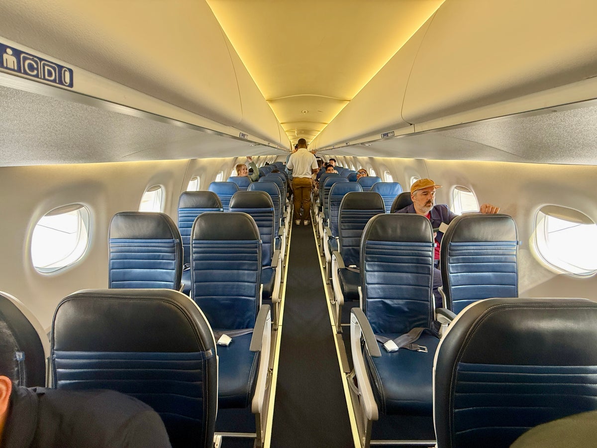 United Embraer 175 Economy Cabin