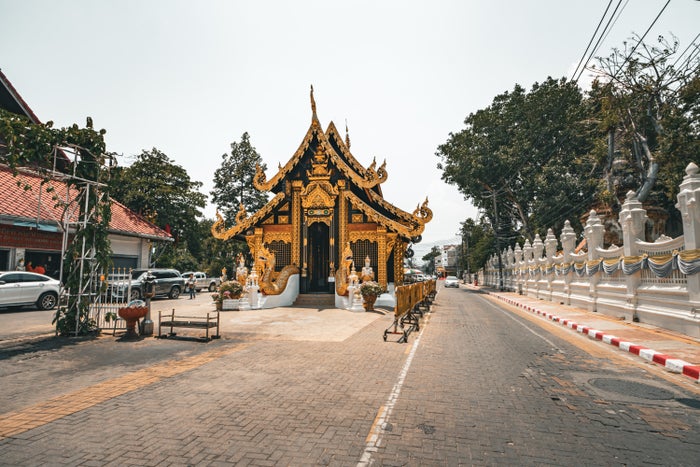 Wat Inthakhin Sadue Muang exterior