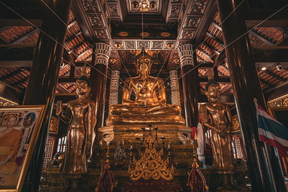 Wat Lok Moli Buddha statues