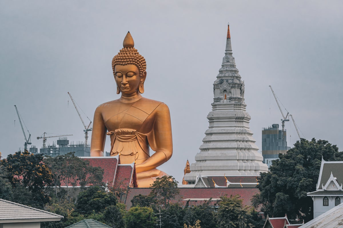 Wat Paknam Phasi Charoen daytime