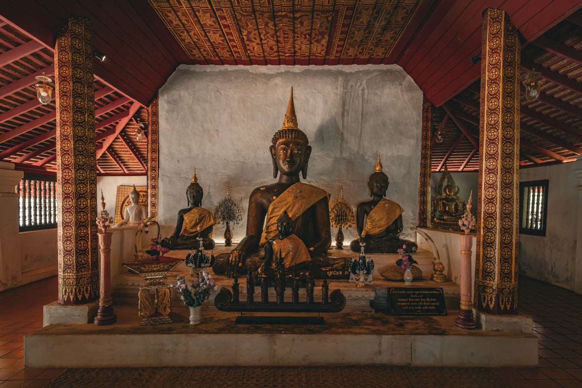 Wat Pha Lat Buddha statues