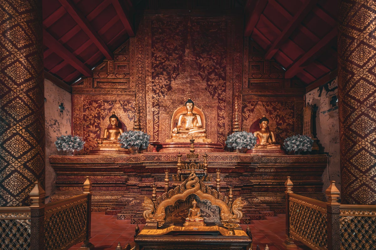 Wat Phra Singh Buddha statues