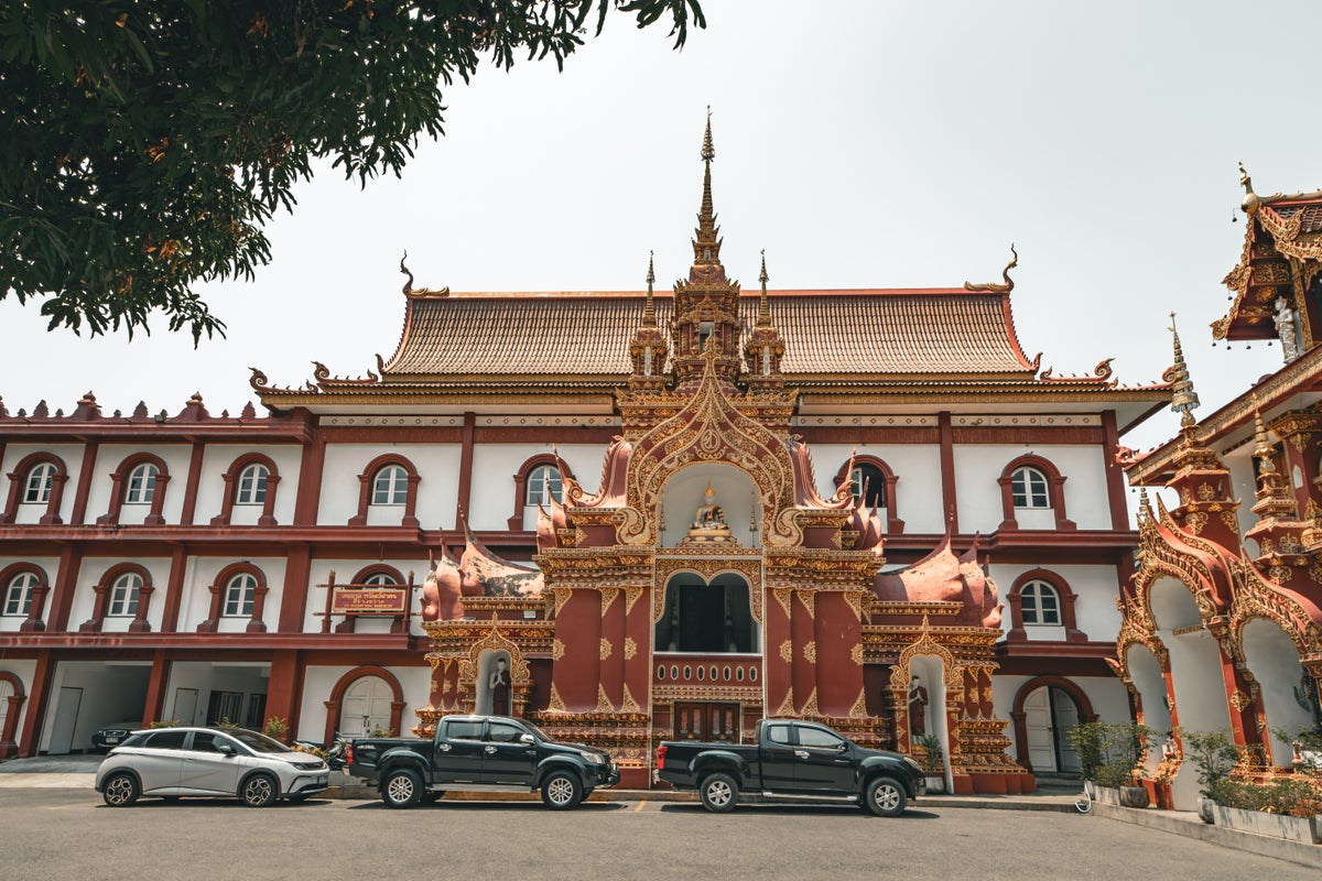 Wat Saen Muang Ma Luang side