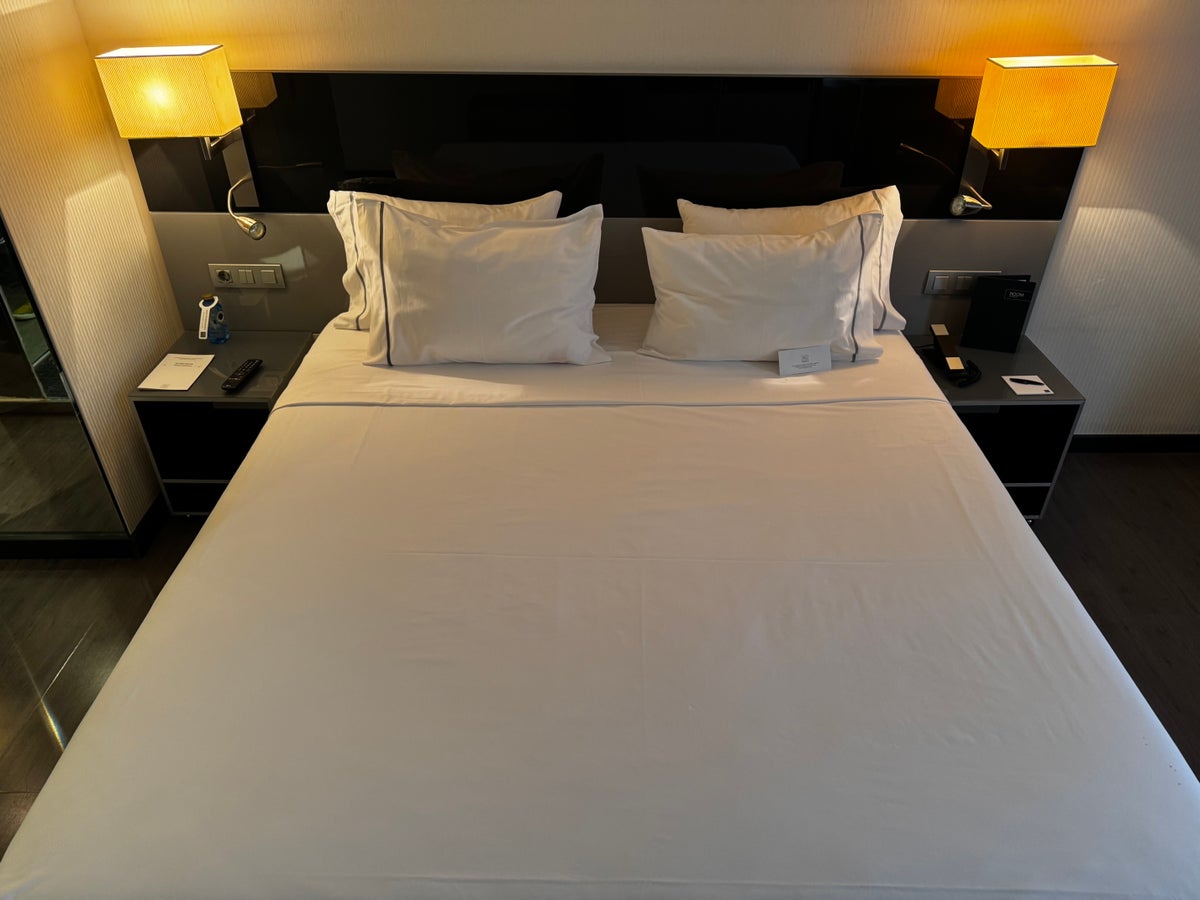 AC Hotel Murcia bed