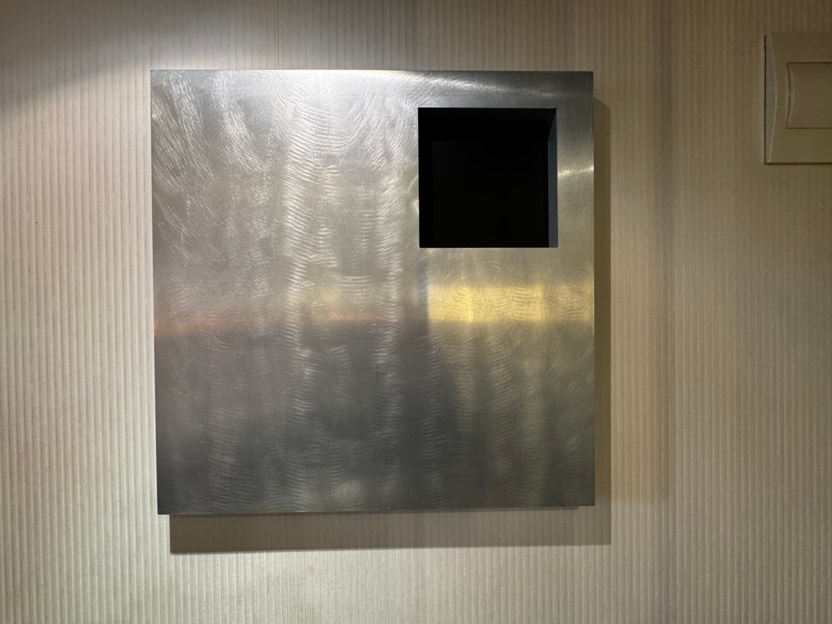 AC Hotel Murcia bedroom art