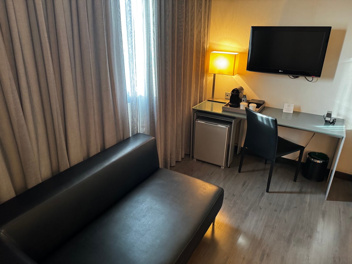 AC Hotel Murcia bedroom desk sofa