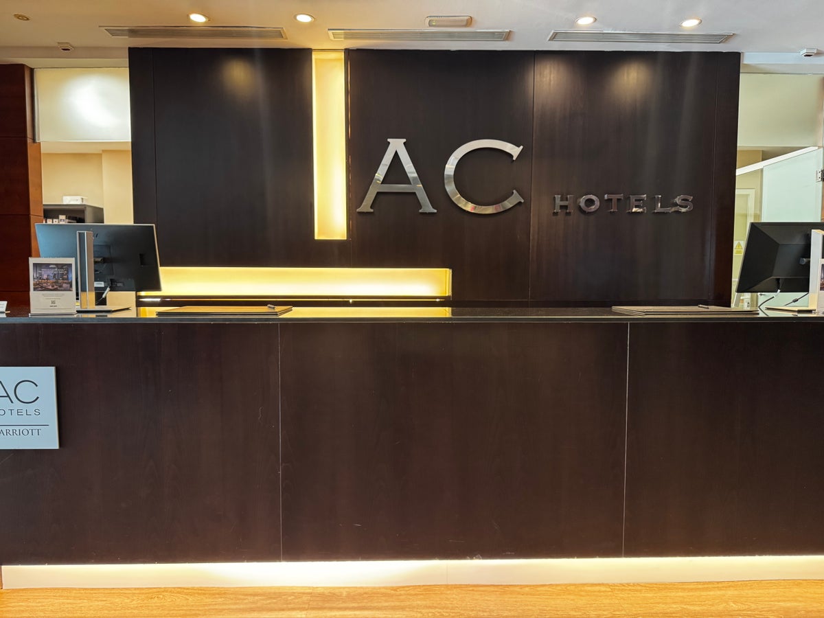 AC Hotel Murcia reception desk