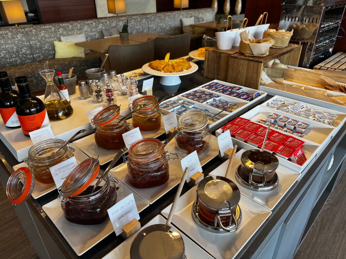 AC Hotel Murcia restaurant buffet jams