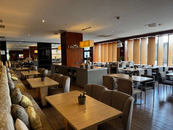AC Hotel Murcia restaurant seating