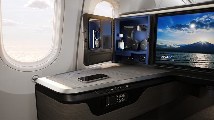ANA The Room FX 787 busniness class window seat bed ANA The Room FX 787 business class tech