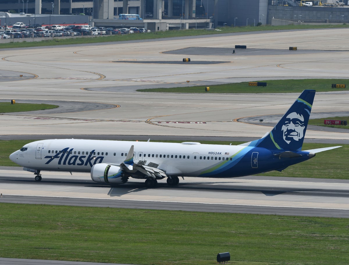 Alaska Airlines B737 Max 9 Landing ATL