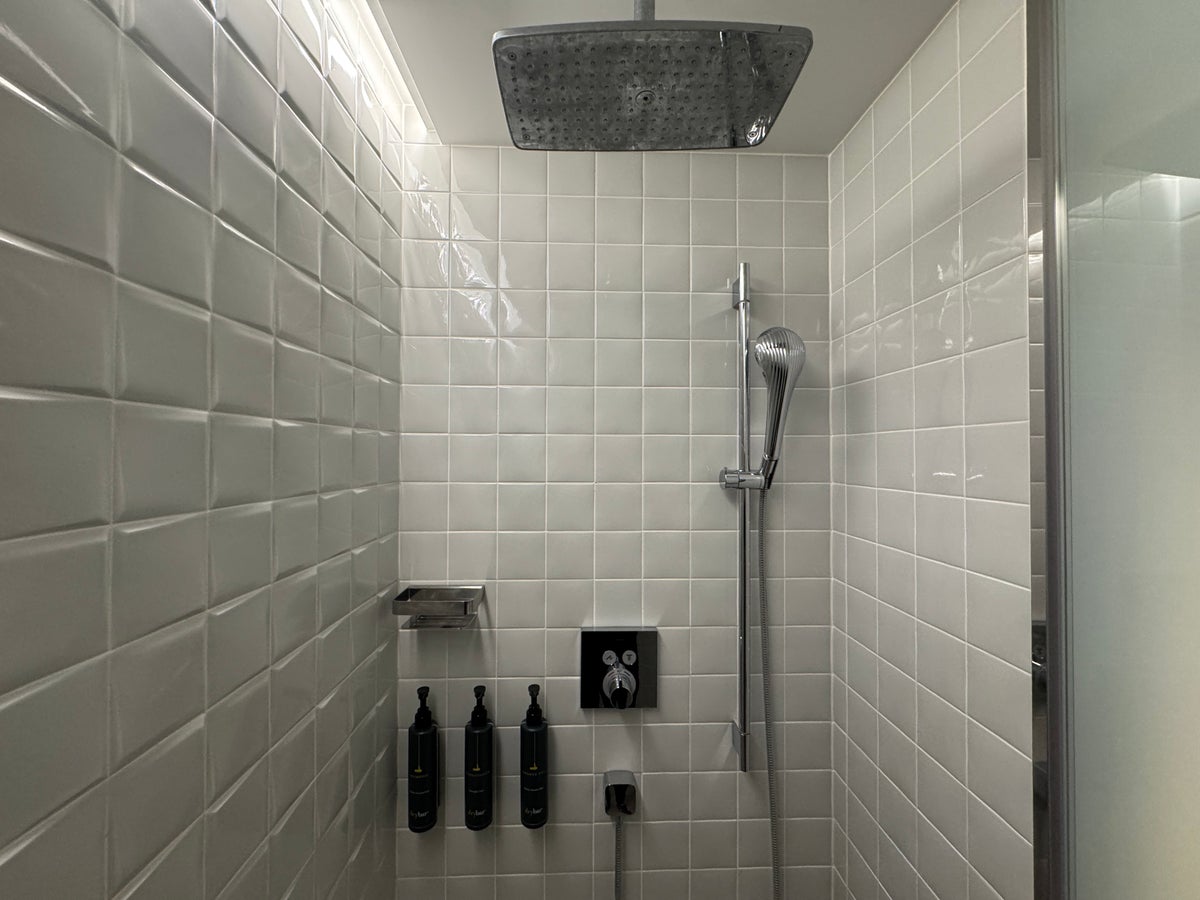 Aloft Tokyo Ginza Shower interior