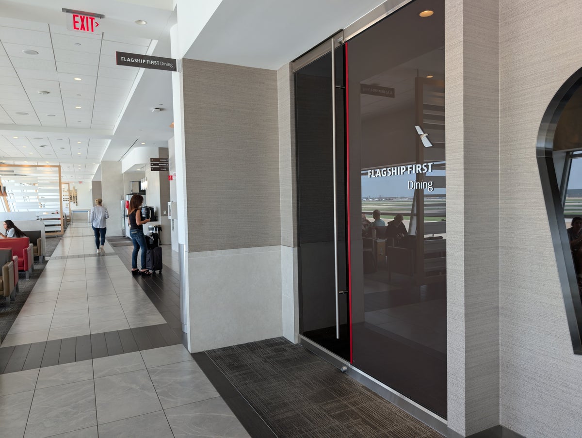 American Airlines Flagship Lounge DFW Flagship First dining