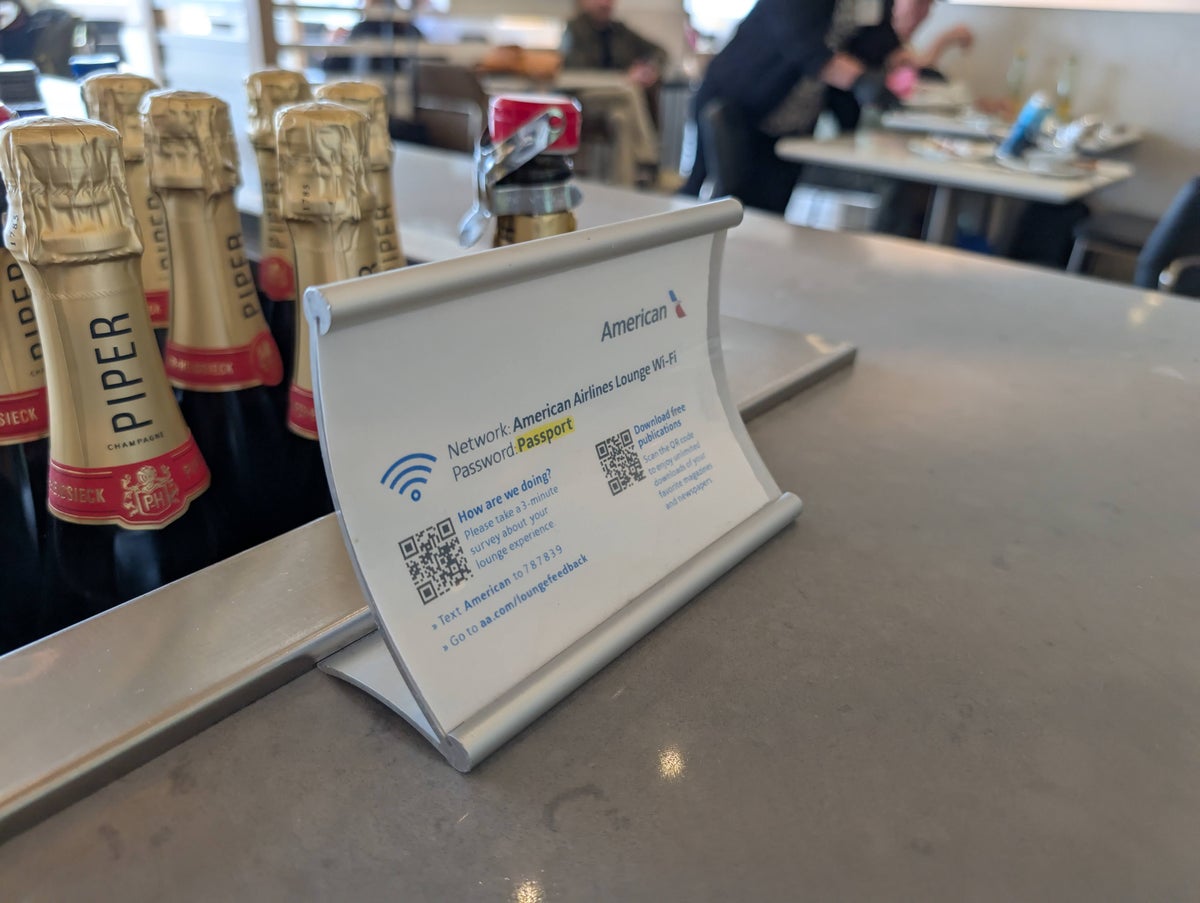 American Airlines Flagship Lounge DFW Wi Fi