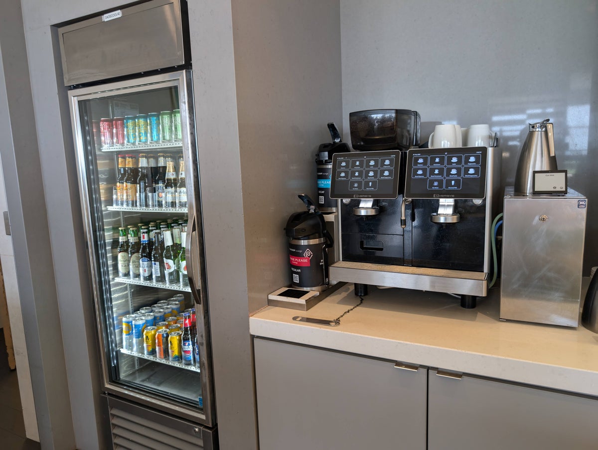 American Airlines Flagship Lounge DFW beverages coffee machine