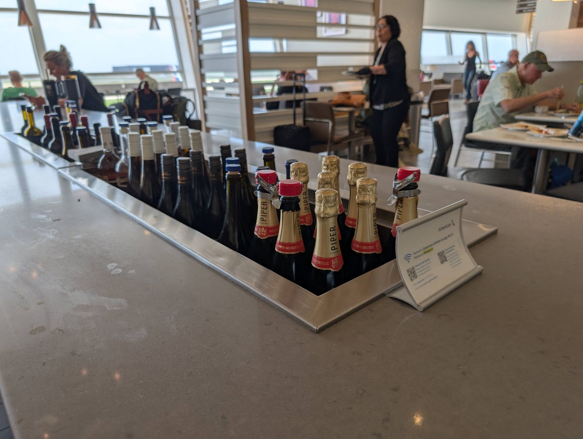American Airlines Flagship Lounge DFW beverages self serve wine