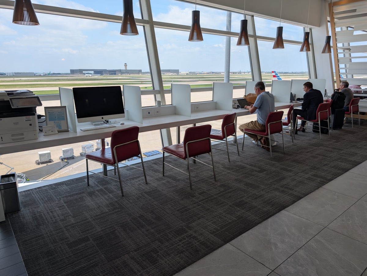 American Airlines Flagship Lounge DFW business center