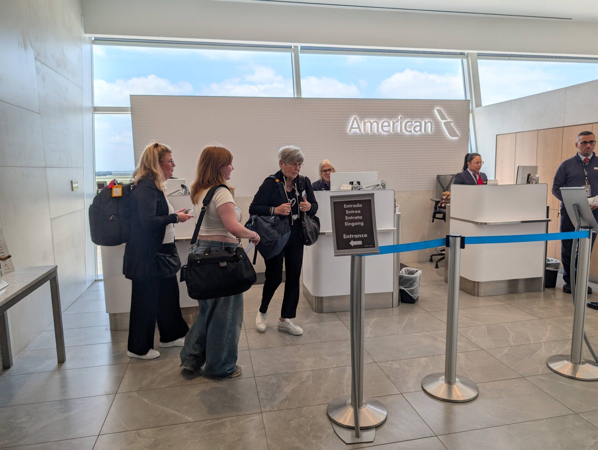 American Airlines Flagship Lounge DFW check in desk
