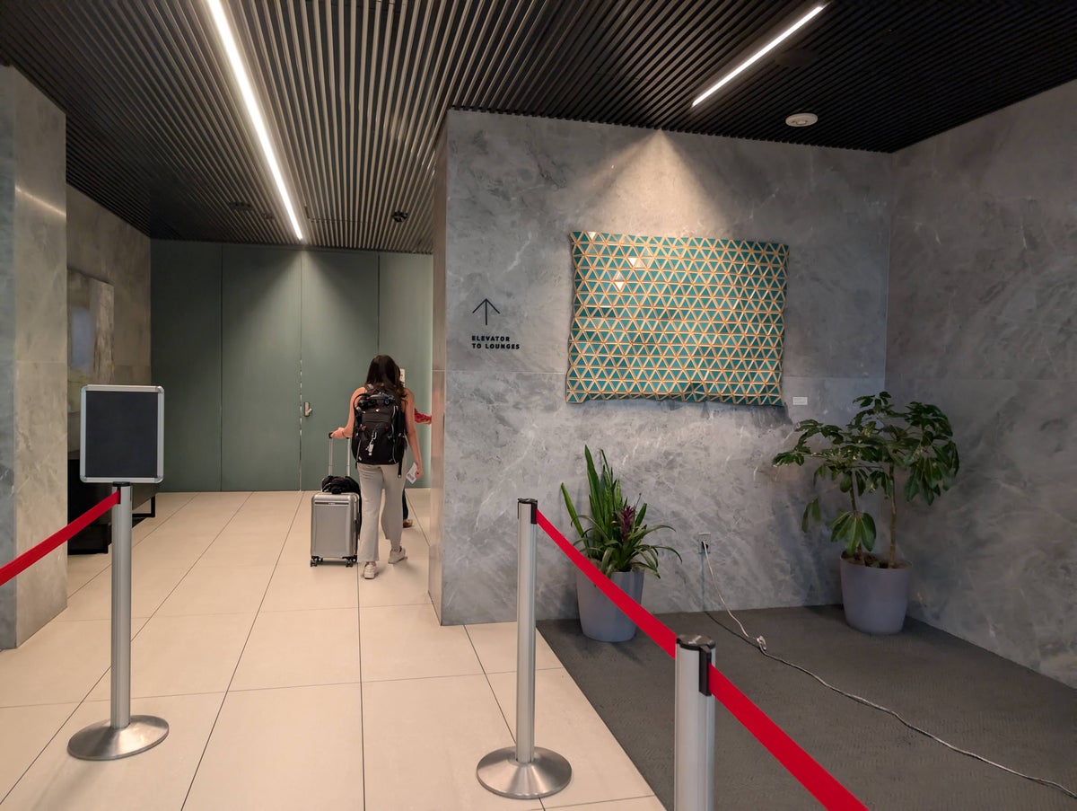 American Airlines Flagship Lounge DFW entrance