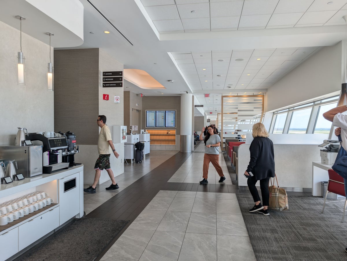 American Airlines Flagship Lounge DFW hallway