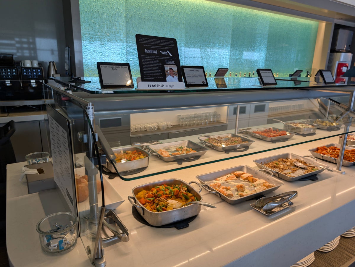 American Airlines Flagship Lounge DFW hot buffet mains