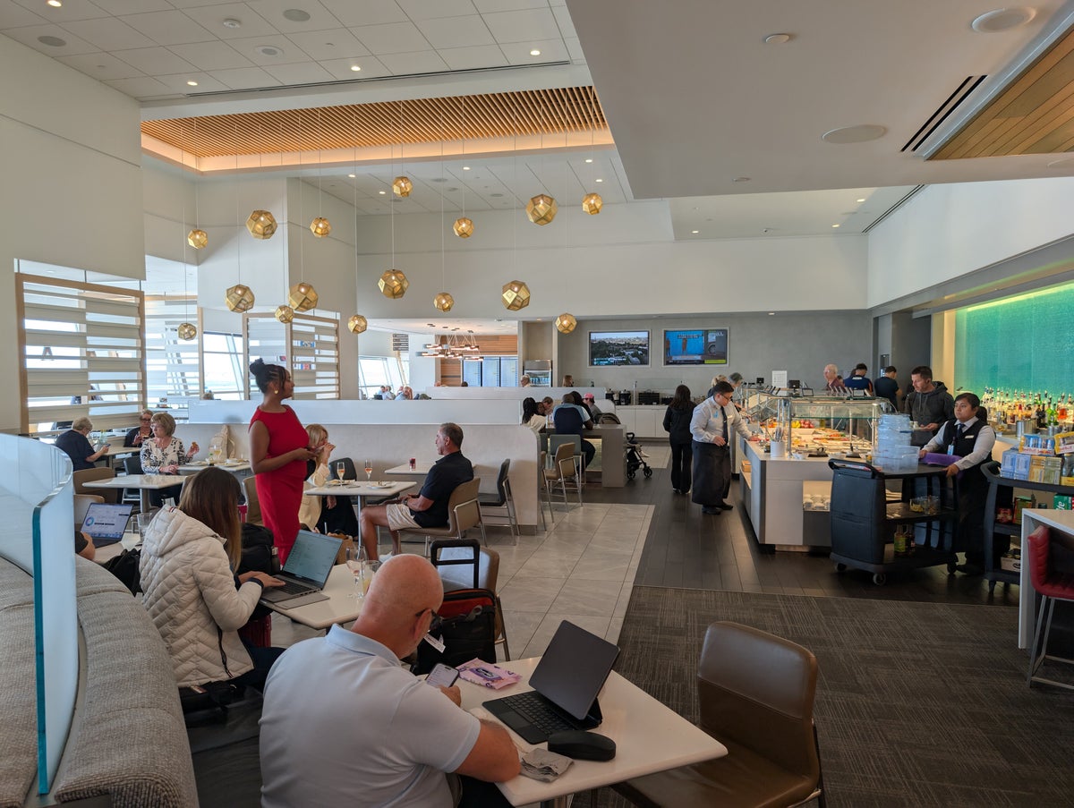 American Airlines Flagship Lounge DFW main buffet area