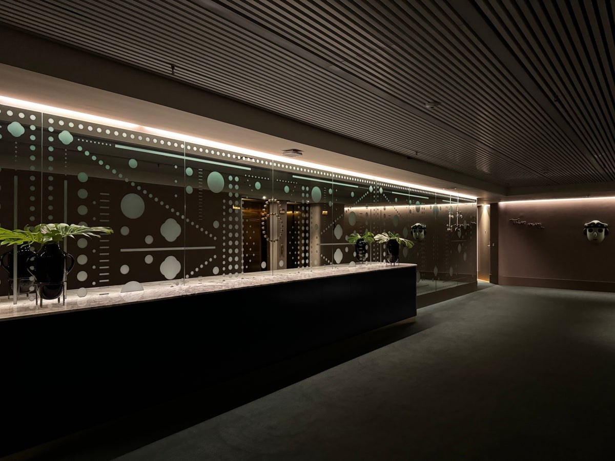 Barcelo Torre de Madrid elevator waiting area