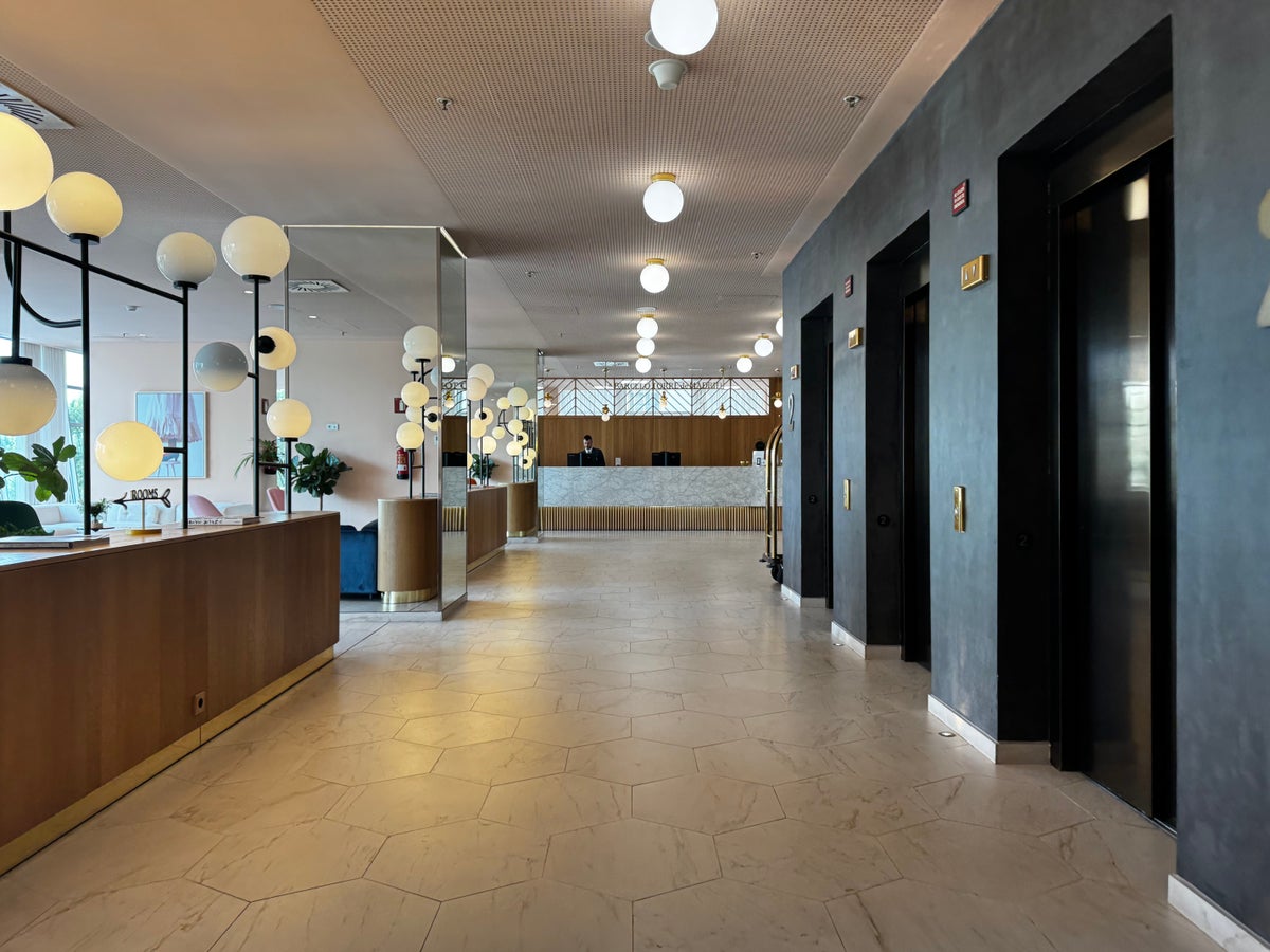 Barcelo Torre de Madrid lobby