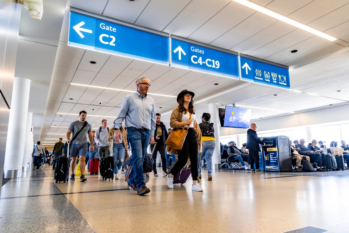 How To Get Between Concourses at Charlotte Douglas International Airport [CLT]