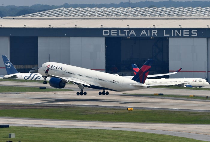 Delta A350 900 Takeoff ATL Hangar
