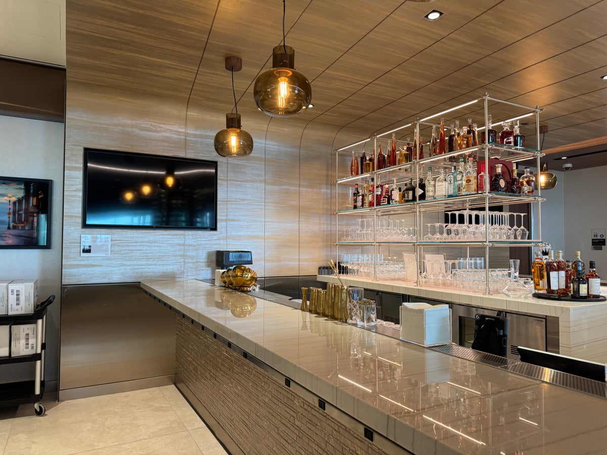 Delta One Lounge SEA Bar Area