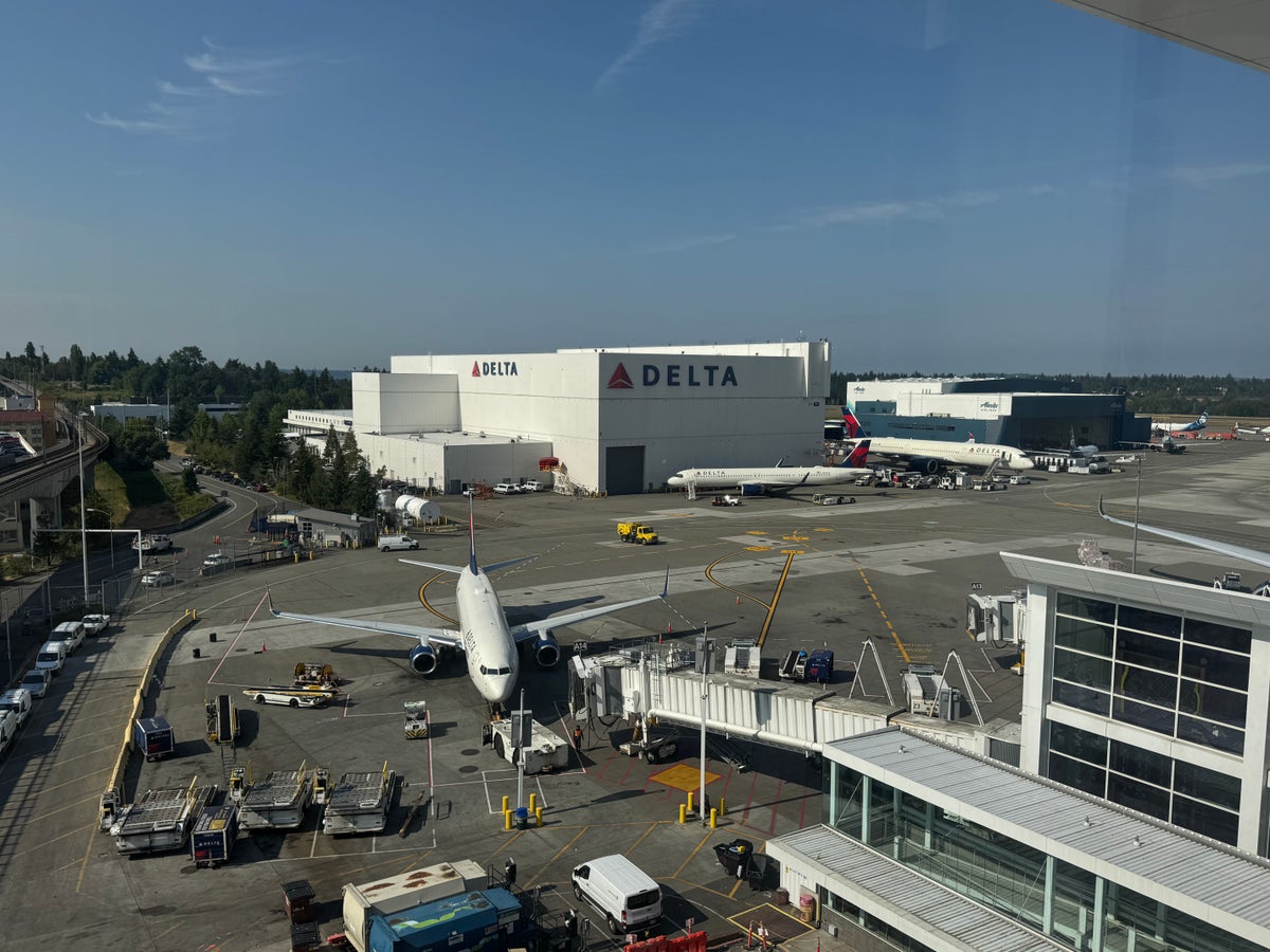 Delta One Lounge SEA Hangar Overlook