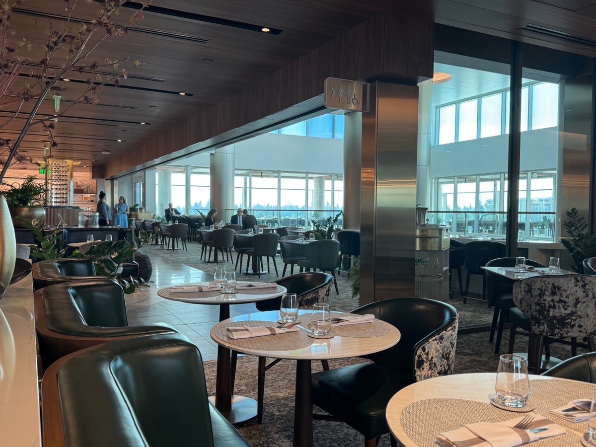 Delta One Lounge SEA Seating Overview