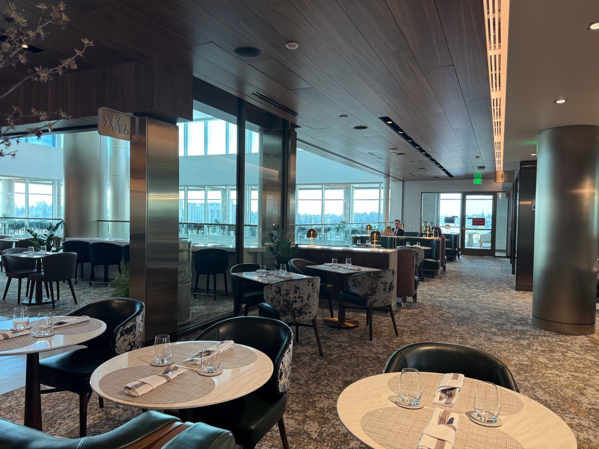 Delta One Lounge SEA Seating