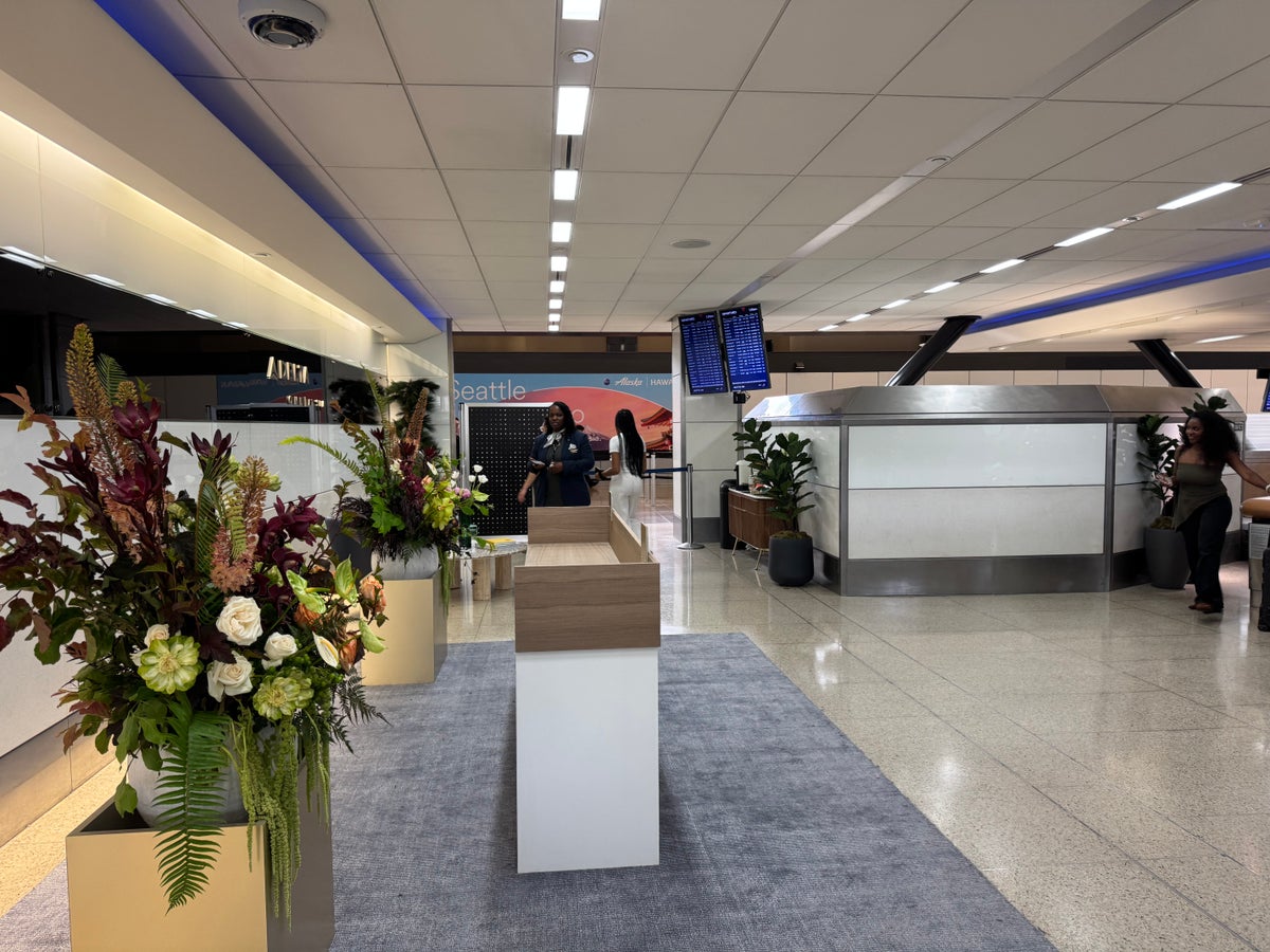 Delta One Lounge SEA Security
