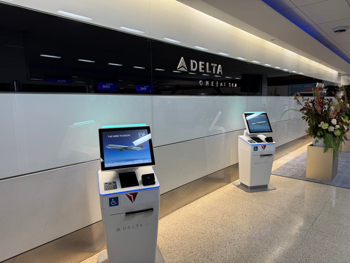 Delta One Lounge SEA Self Check